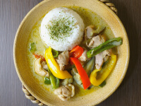 北海道産野菜と知床鶏のグリーンカレー