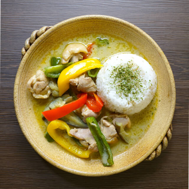 北海道産野菜と知床鶏のグリーンカレー