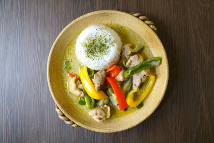 北海道産野菜と知床鶏のグリーンカレー